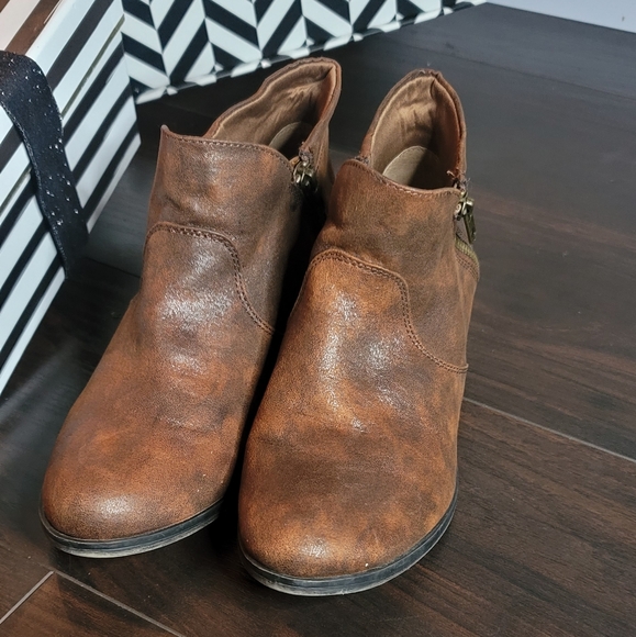 American Rag Aaby Booties - Picture 8 of 10